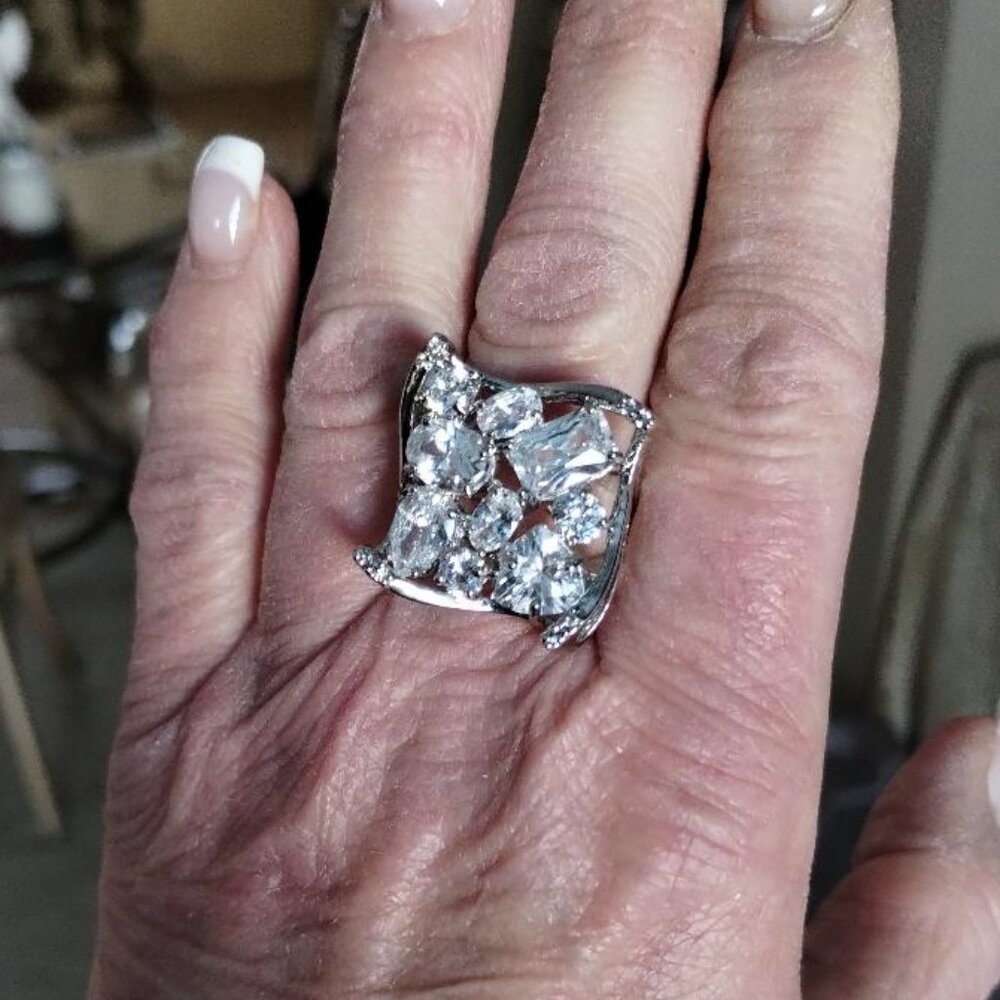 LARGE SILVER TONE FASHION RING